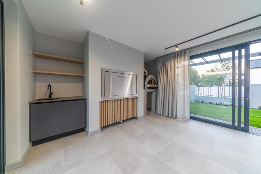To Let 4 Bedroom Property for Rent in Val De Vie Estate Western Cape